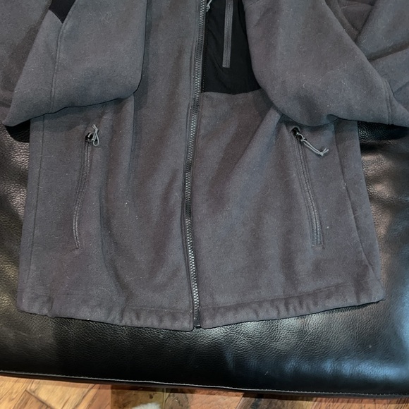 North Face Men's small fleece zip up - Picture 5 of 5